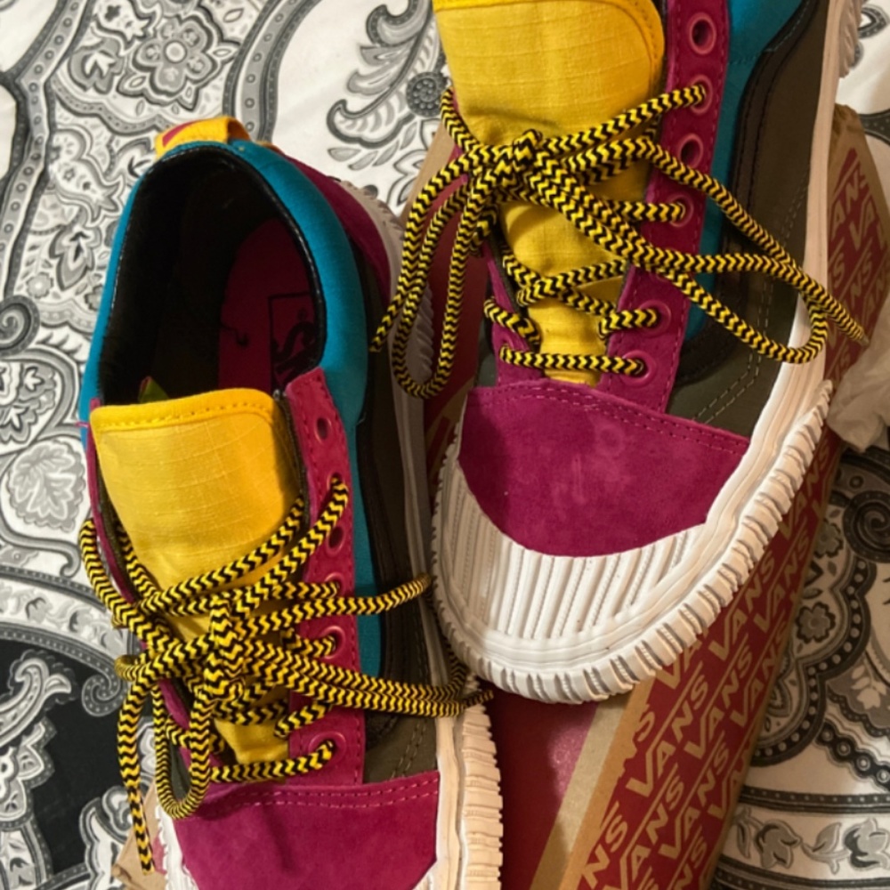 Vans - Picture 6 of 6